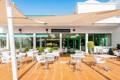 THB Royal - terasa - letecký zájazd CK Turancar - Lanzarote, Playa Blanca