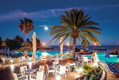Hotel Grand Teguise Playa - terasa - letecký zájazd CK Turancar - Lanzarote, Costa Teguise