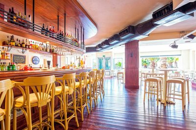 Be Live Experience Lanzarote Beach Hotel - bar - letecký zájazd CK Turancar - Lanzarote, Costa Teguise