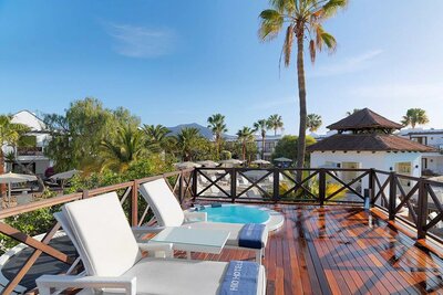 H10 White Suites Boutique Hotel - terasa - letecký zájazd CK Turancar - Lanzarote, Playa Blanca