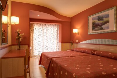 Calella Palace - izba štandard -  letecký zájazd CK Turancar, Calella, Costa Brava, Španielsko