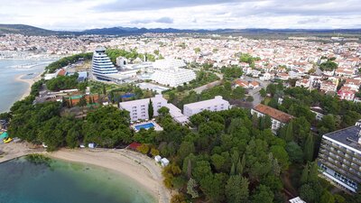 Hotelový komplex Imperial Green - pláž - autobusový zájazd CK Turancar - Chorvátsko, Vodice