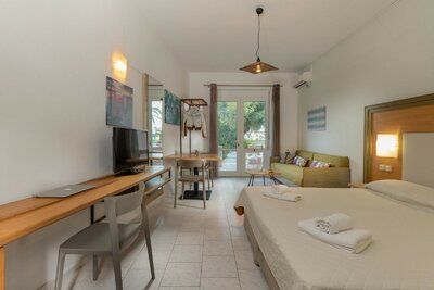 Hotel Sea Side - letecký záber -letecký zájazd CK Turancar-Kréta-Kato Stalos