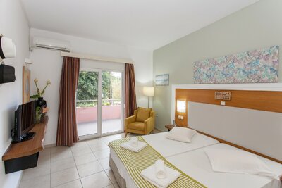 Hotel Sea Side - letecký záber -letecký zájazd CK Turancar-Kréta-Kato Stalos