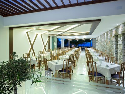 Hotel Elefteria-reštaurácia-letecký zájazd CK Turancar-Kréta-Agia Marina
