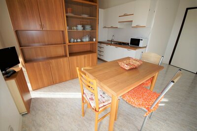 Cherubini- autobusový zájazd CK Turancar (San Benedetto del Tronto - Palmová riviéra) apartmán D3