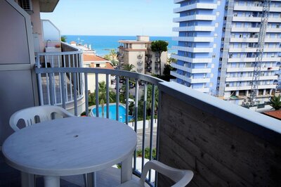 Cherubini- autobusový zájazd CK Turancar (San Benedetto del Tronto - Palmová riviéra) apartmán D3