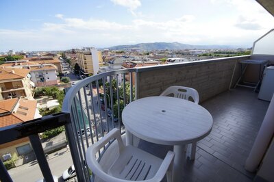 Cherubini- autobusový zájazd CK Turancar (San Benedetto del Tronto - Palmová riviéra) apartmán D3