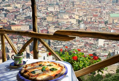 CK Turancar, Letecký poznávací zájazd, Kampánia, Neapol a pravá pizza Margherita