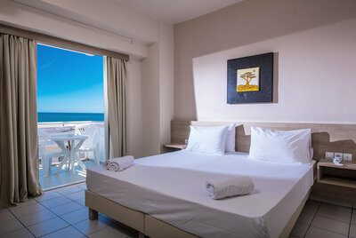 Hotel Porto Greco - izba s výhľadom na more- letecký zájazd CK Turancar - Kréta, Hersonissos