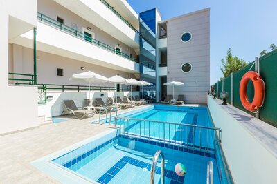 Hotel Manos Palace- bazén -letecký zájazd CK Turancar-Kréta-Bali