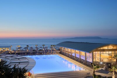 Hotel Arina Beach- letecký záber -letecký zájazd CK Turancar-Kréta-Agia Marina