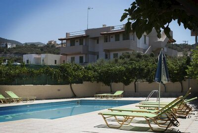 Hotel Prinos apartments - bazén - letecký zájazd CK Turancar - Kréta, Hersonissos