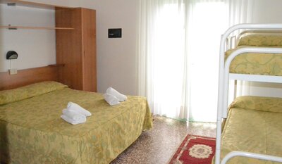 Hotel Mirage ** v stredisku Lido di Jesolo, dovolenka individuálnou a autobusovou dopravou cez CK TURANCAR