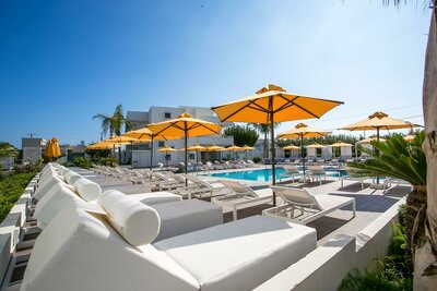 Hotel Orion - okolo bazéna - letecký zájazd CK Turancar (Rodos, Faliraki)