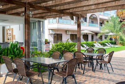 Hotel Rose - pool bar - letecký zájazd CK Turancar (Rodos, Kallithea)
