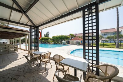 K.Illios Resort - pool bar - letecky zájazd CK TURANCAR Kos Tigaki