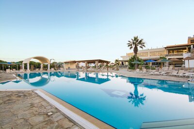 Kouros Palace hotel - bazén - letecky zájazd CK TURANCAR Kos Mastichari
