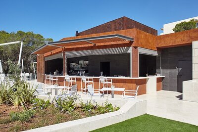Iberostar Selection Llaut Palma - bar pri bazéne - letecký zájazd CK Turancar - Malorka, Playa de Palma