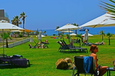 Amphora Hotel Suites - záhrada - letecký zájazd CK Turancar - Cyprus, Paphos