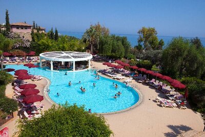 St.Raphael Resort - bazén - letecký zájazd CK Turancar - Cyprus, Limassol