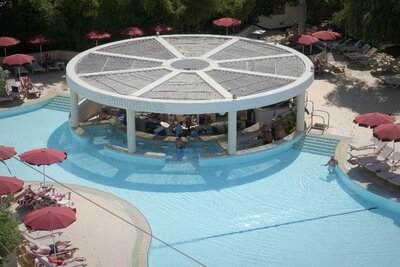 St.Raphael Resort - bazén - letecký zájazd CK Turancar - Cyprus, Limassol