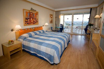 St.Raphael Resort - izba - letecký zájazd CK Turancar - Cyprus, Limassol