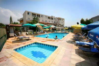 Patsas Apartments - bazén - letecký zájazd CK Turancar - Cyprus, Coral Bay