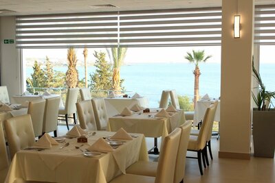 Ascos Coral Beach - reštaurácia - letecký zájazd CK Turancar - Cyprus, Coral Bay