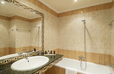 Hotel Mitsis Petit Palais - kúpeľňa - letecký zájazd CK Turancar (Rodos, Rodos)