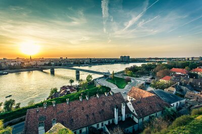 CK Turancar, autobusový poznávací zájazd, Balkán, Srbsko, Novi Sad, panoráma mesta