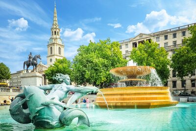 CK Turancar, Letecký poznávací zájazd,  Veľká Británia, Londýn, fontána na Trafalgar Square