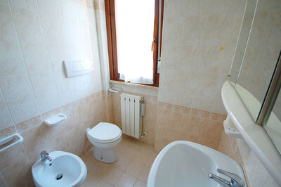Rezidencia Mediafin- kúpeľňa- autobusový zájazd CK Turancar (San Benedetto del Tronto - Palmová riviéra)