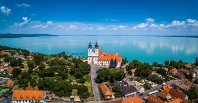 CK Turancar, autobusový poznávací zájazd, Maďarsko, Tihany - benediktínsky kláštor a Balaton