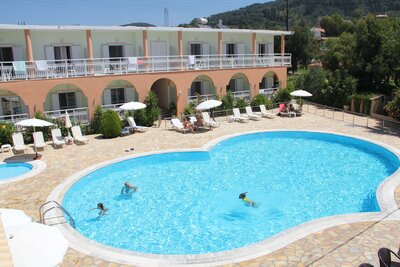 Hotel Athena - bazén - letecký zájazd CK Turancar - Korfu, Agios Georgios