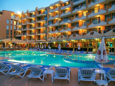 Hotel Grenada - bazén - letecký zájazd CK Turancar - Bulharsko, Slnečné pobrežie