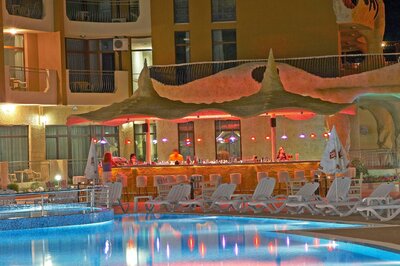 Hotel Grenada - bazén - letecký zájazd CK Turancar - Bulharsko, Slnečné pobrežie