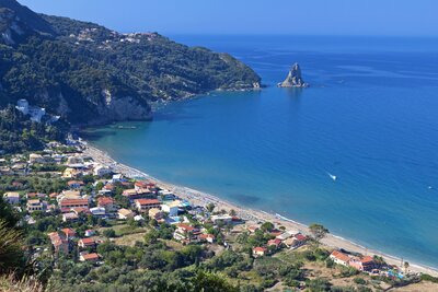 Grécko - Korfu - Hotel Mayor La Grotta Verde -  pláž v Agios Gordis