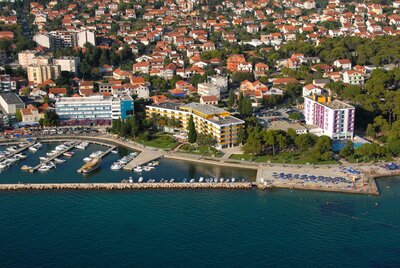 Hotel Adriatic - mesto - autobusový zájazd CK Turancar - Chorvátsko - Biograd na Moru