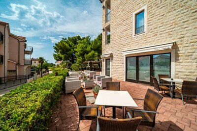 Hotel Nikola - hotel - autobusový zájazd CK Turancar - Chorvátsko - Vodice
