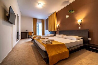 Hotel Nikola - mesto - autobusový zájazd CK Turancar - Chorvátsko - Vodice