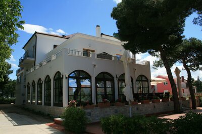 Hotel Nikola - hotel - autobusový zájazd CK Turancar - Chorvátsko - Vodice