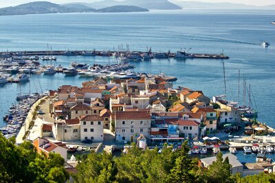 Hotel Nikola - mesto - autobusový zájazd CK Turancar - Chorvátsko - Vodice