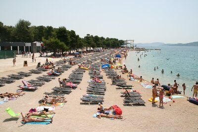 Hotel Nikola - pláž - autobusový zájazd CK Turancar - Chorvátsko, Vodice