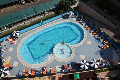 Hotel Ambassador s bazénom v Porto Santa Margherita, CK TURANCAR zájazdy individuálnou dopravou