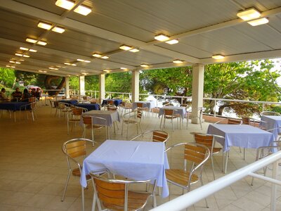 hotel Brzet - letná terasa - autobusový zájazd CK Turancar - Chorvátsko - Omiš