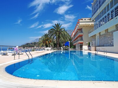 hotel Aurora - vonkajší bazén - autobusový zájazd CK Turancar - Chorvátsko, Podgora