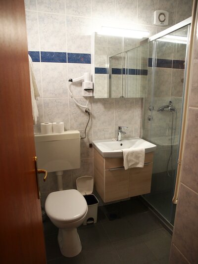 hotel Aurora - izba - autobusový zájazd CK Turancar - Chorvátsko - Podgora
