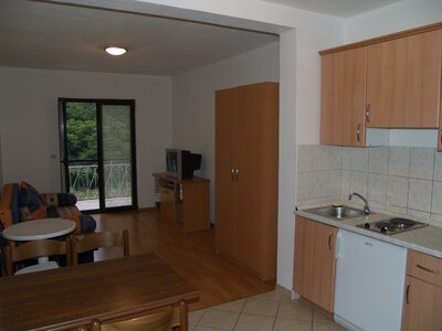 Apartmánový dom Musulin - apartmán kuchynka - autobusový - zájazd CK Turancar - Chorvátsko - Drvenik