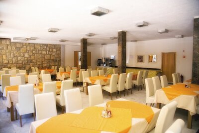 hotel Palma - reštaurácia - autobusový zájazd CK Turancar - Chorvátsko - Makarska